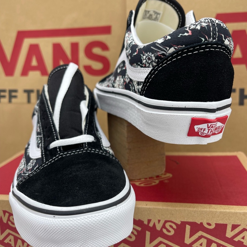 Vans WMNS Old Skool (Flash Skulls)Multi/True White Sneakers
VN0A38G118C - Picture 8 of 16